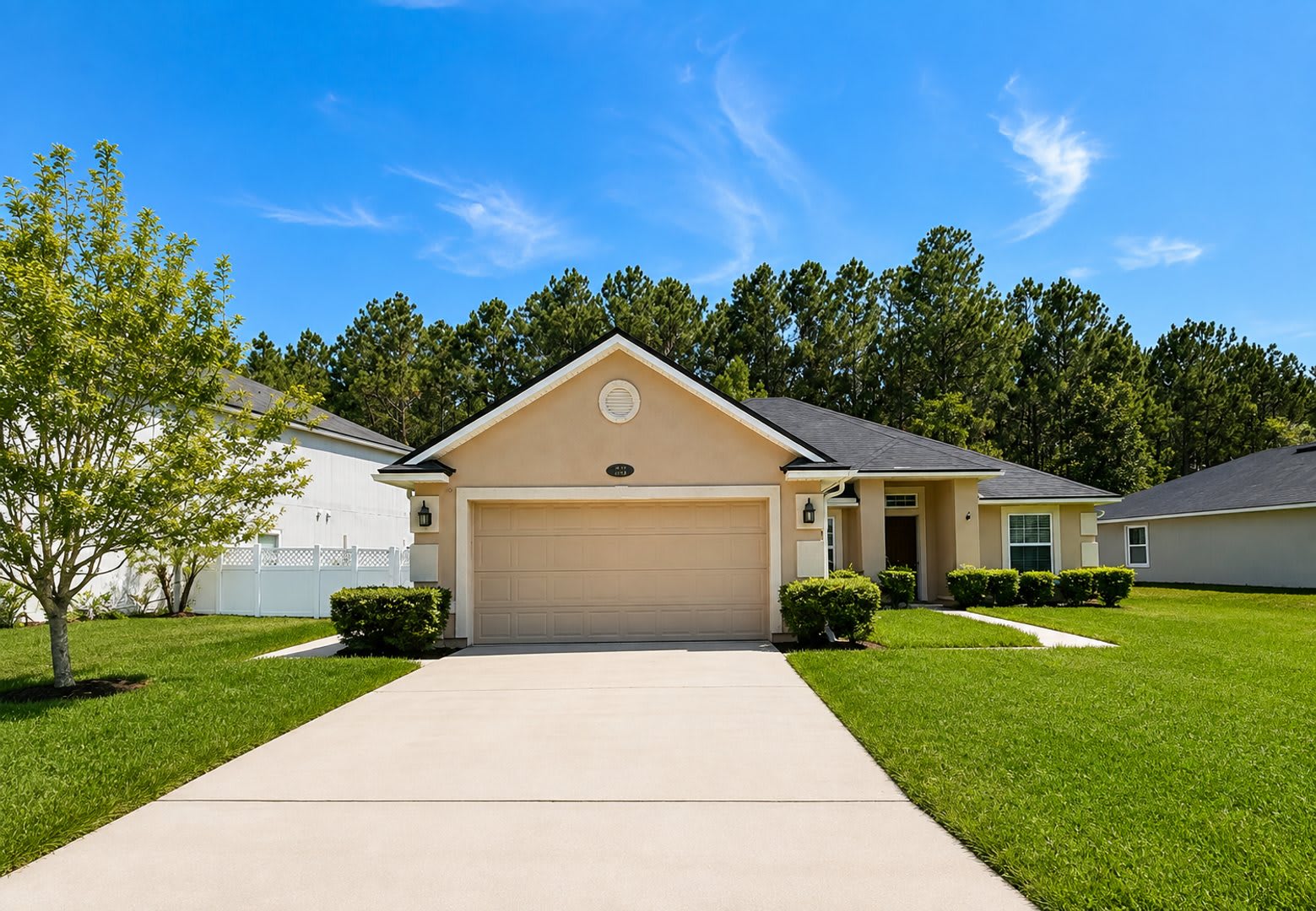 4BR/2BA Home in Desirable Aberdeen! Covered Patio. Double Garage. Pet friendly w/ Fenced Yard! – photo 1