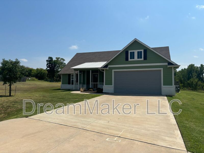 3010 SE 34th Street – photo 1 of 12