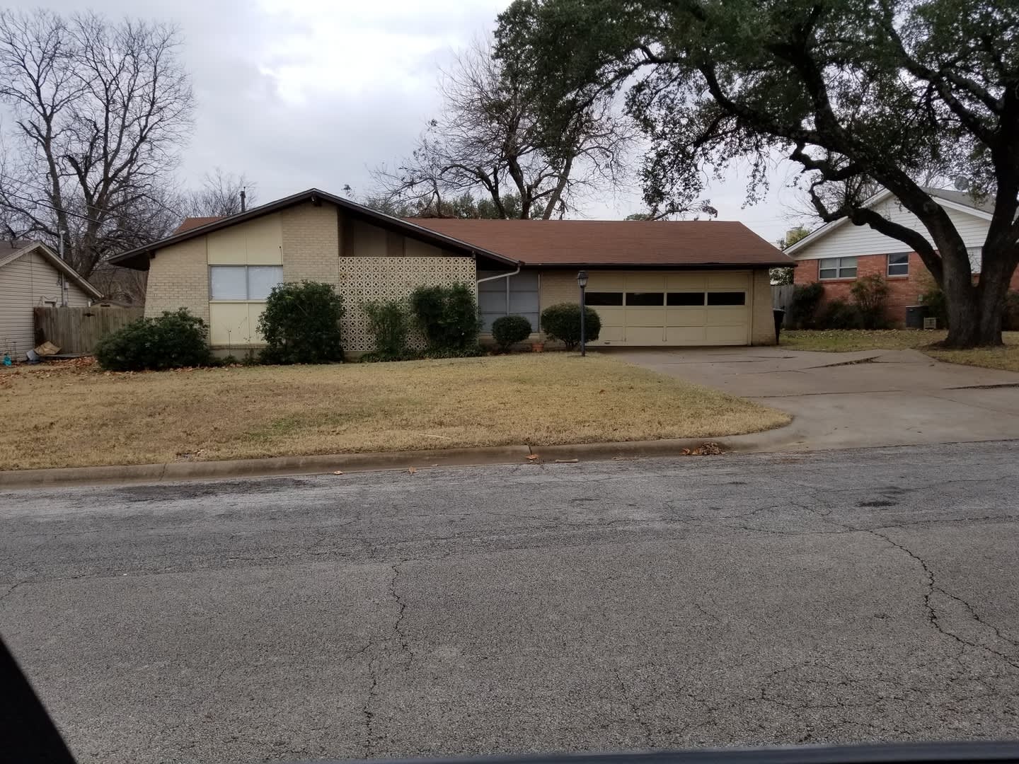 3 bdrm 2 bath house in quiet neighborhood – photo 1