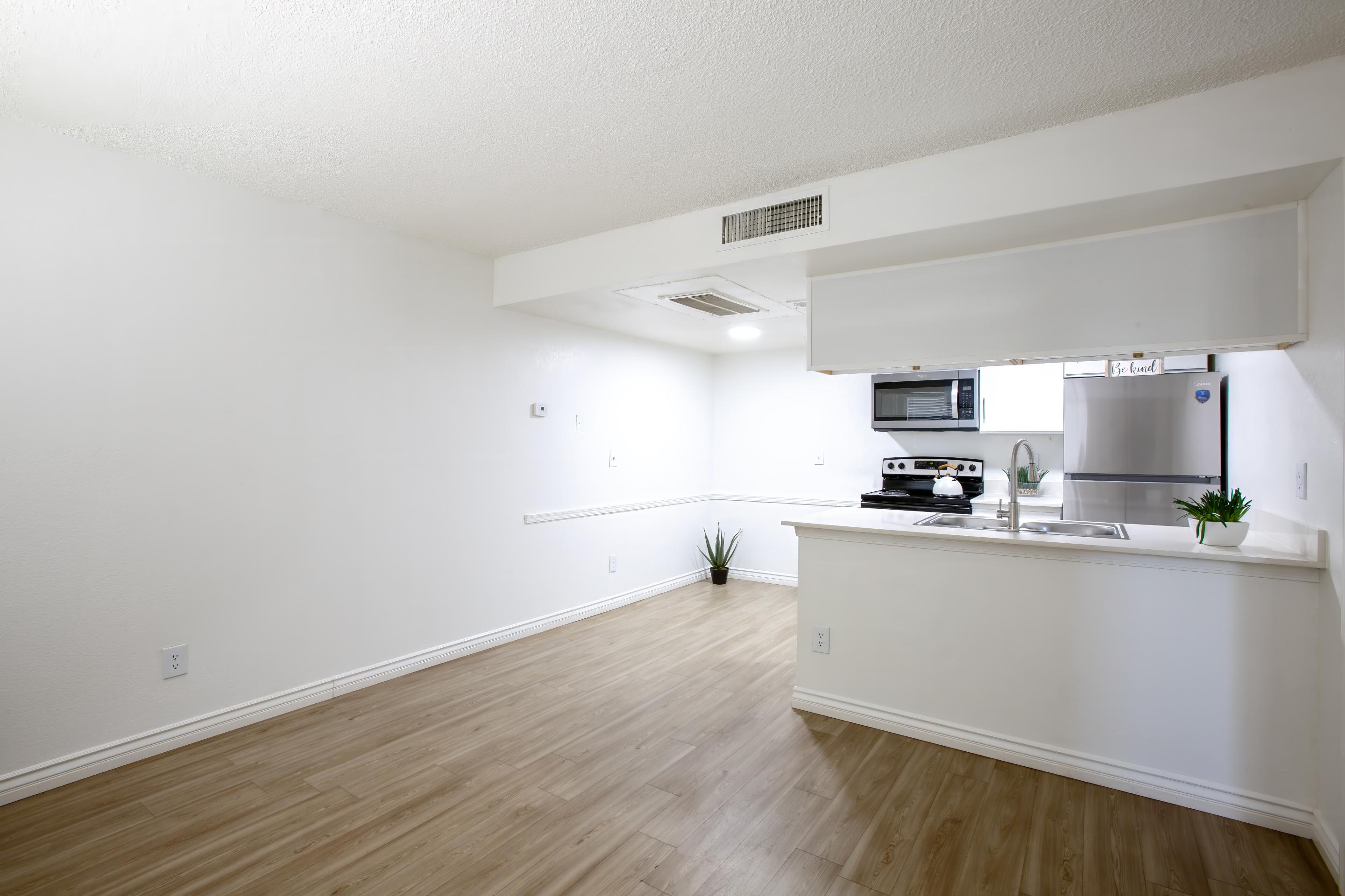 La Primera at Green Valley – photo 1 of 48