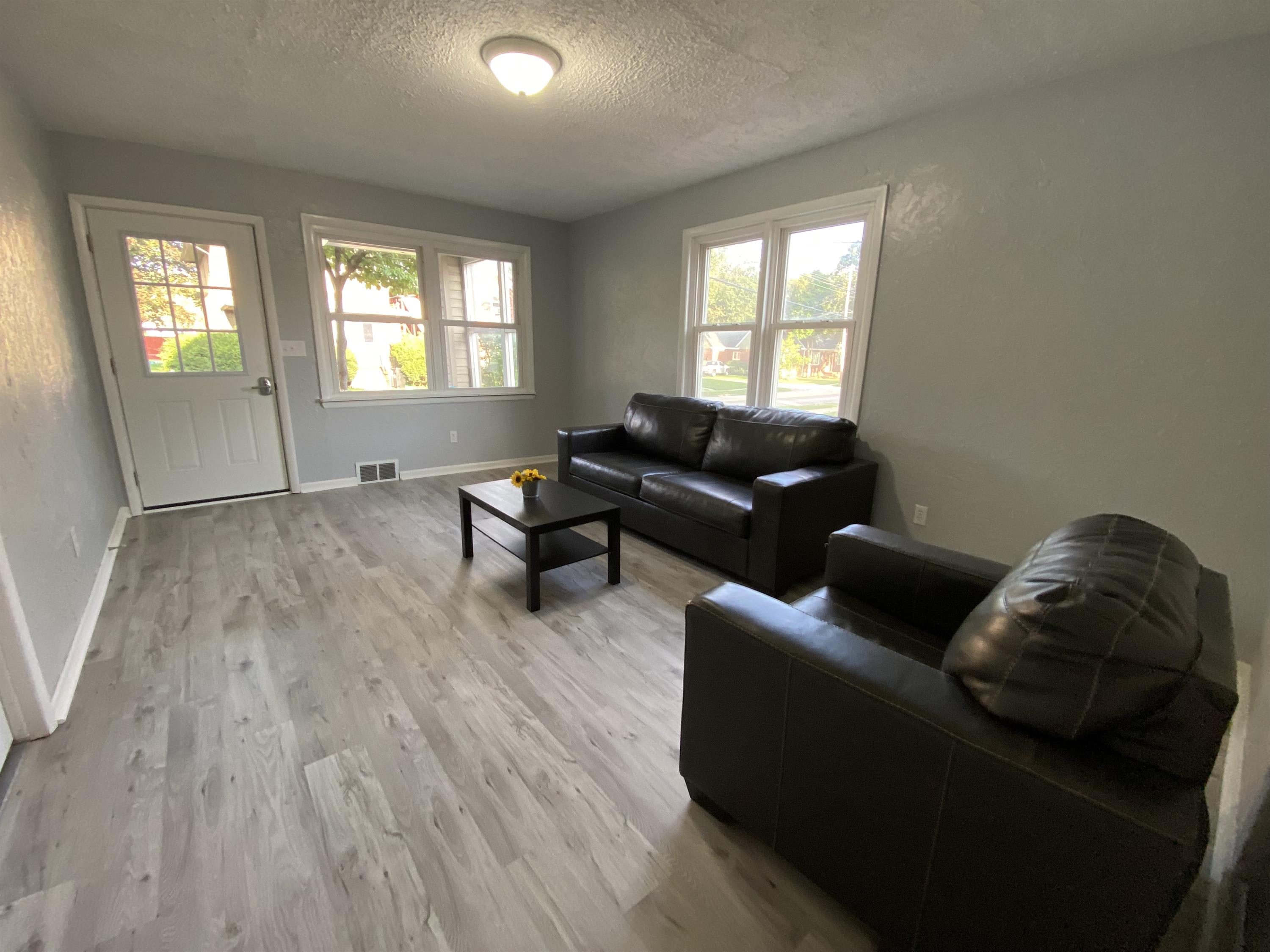 424 South 6th St, 1 – photo 1 of 6