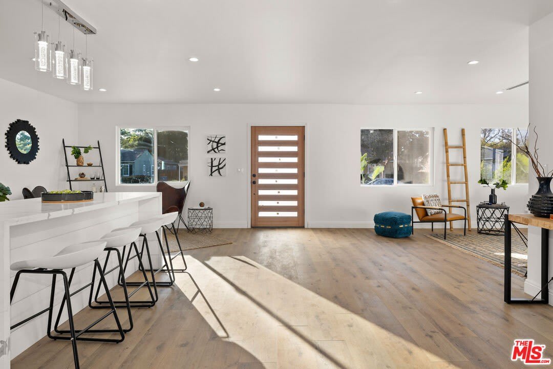 5928 Tobias Avenue – photo 1