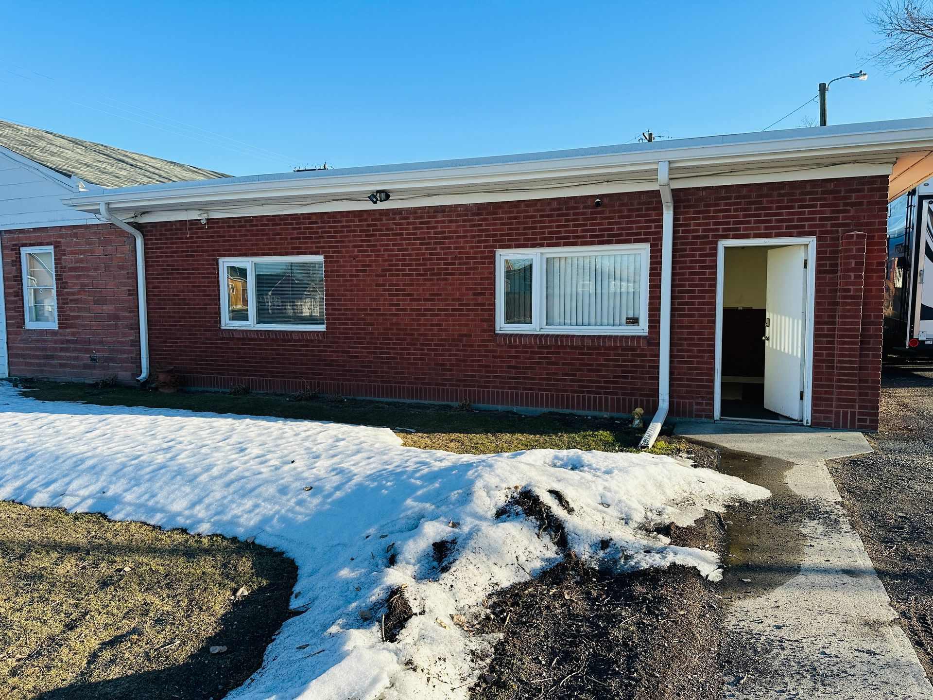 2 Bedroom With Laundry And Off Street Parking – photo 1