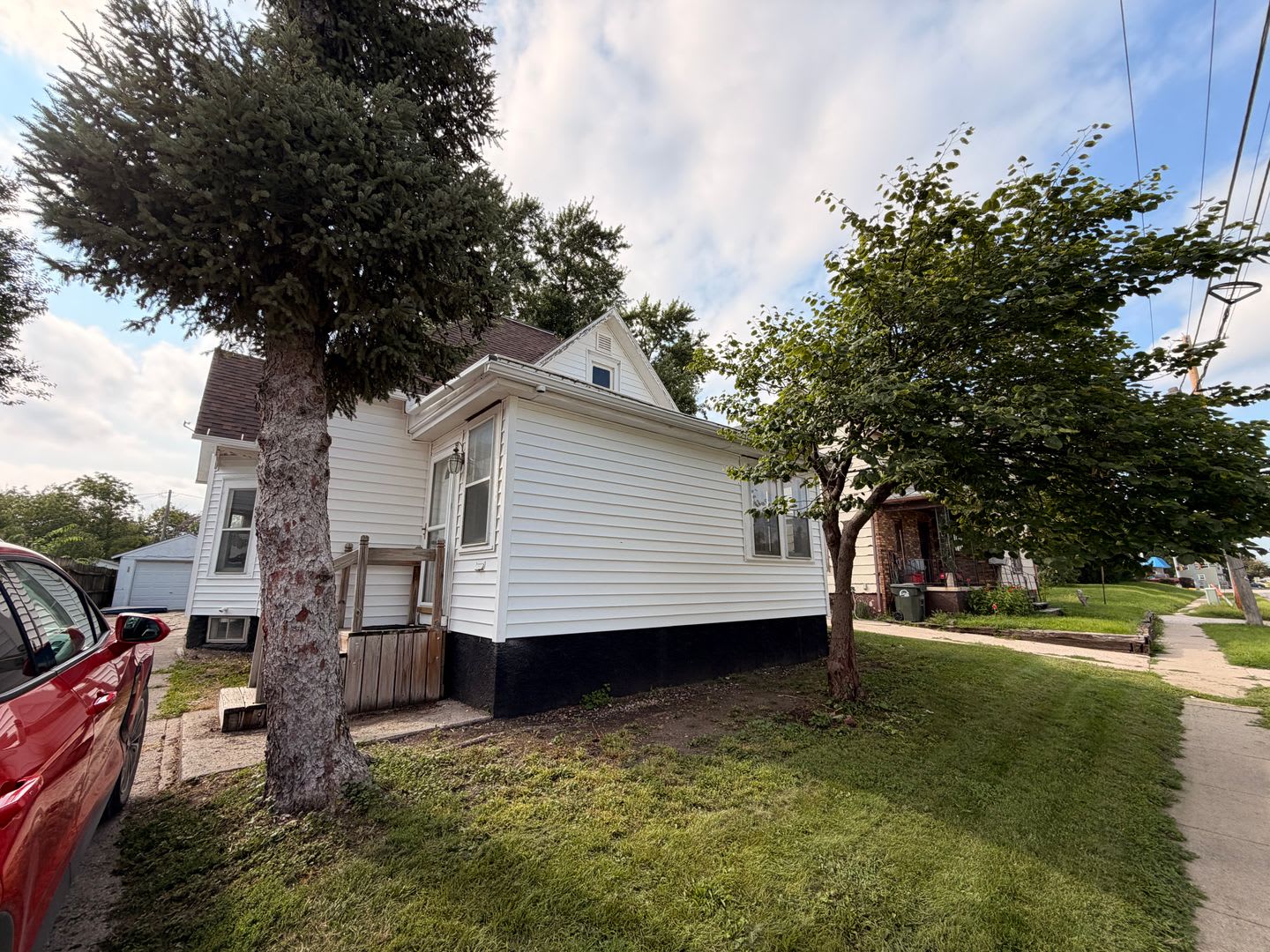 Remodeled 3 Bedroom House $1,150 – photo 1 of 12