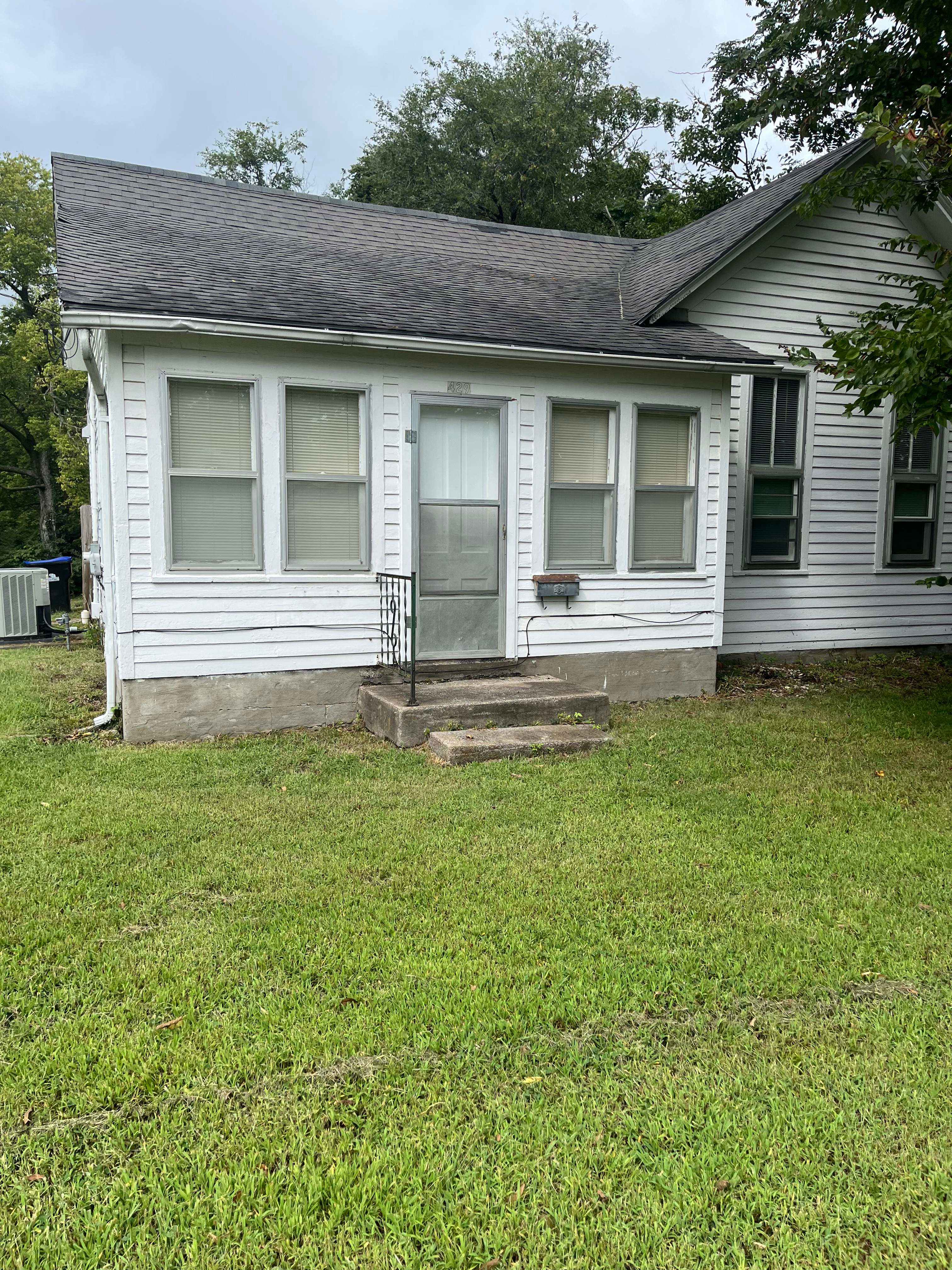 429 W South St – photo 1 of 9
