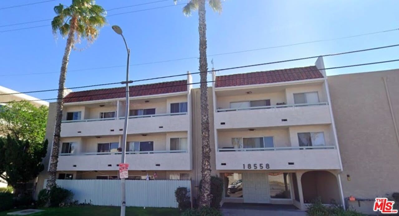 18558 Roscoe Blvd – photo 1