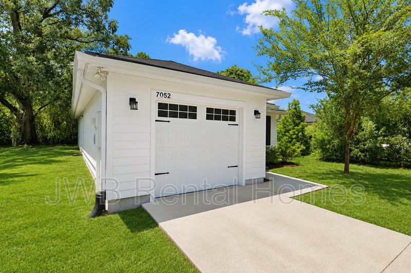 7952 Dekle Ave – photo 1