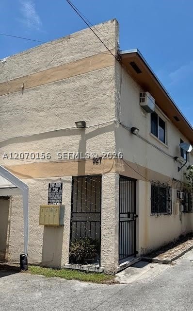 927 NW 7th Ct – photo 1