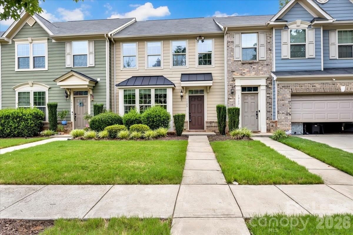 1935 Fleetwood Drive – photo 1