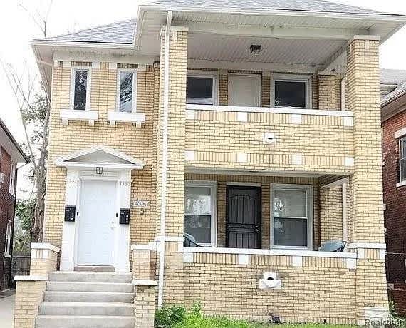 1992 Gladstone Street – photo 1