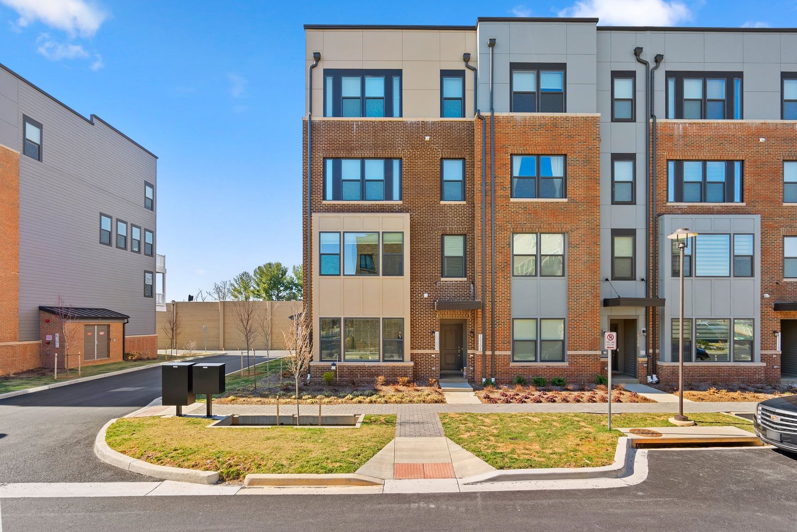 3BD/2.5BA – photo 1 of 44