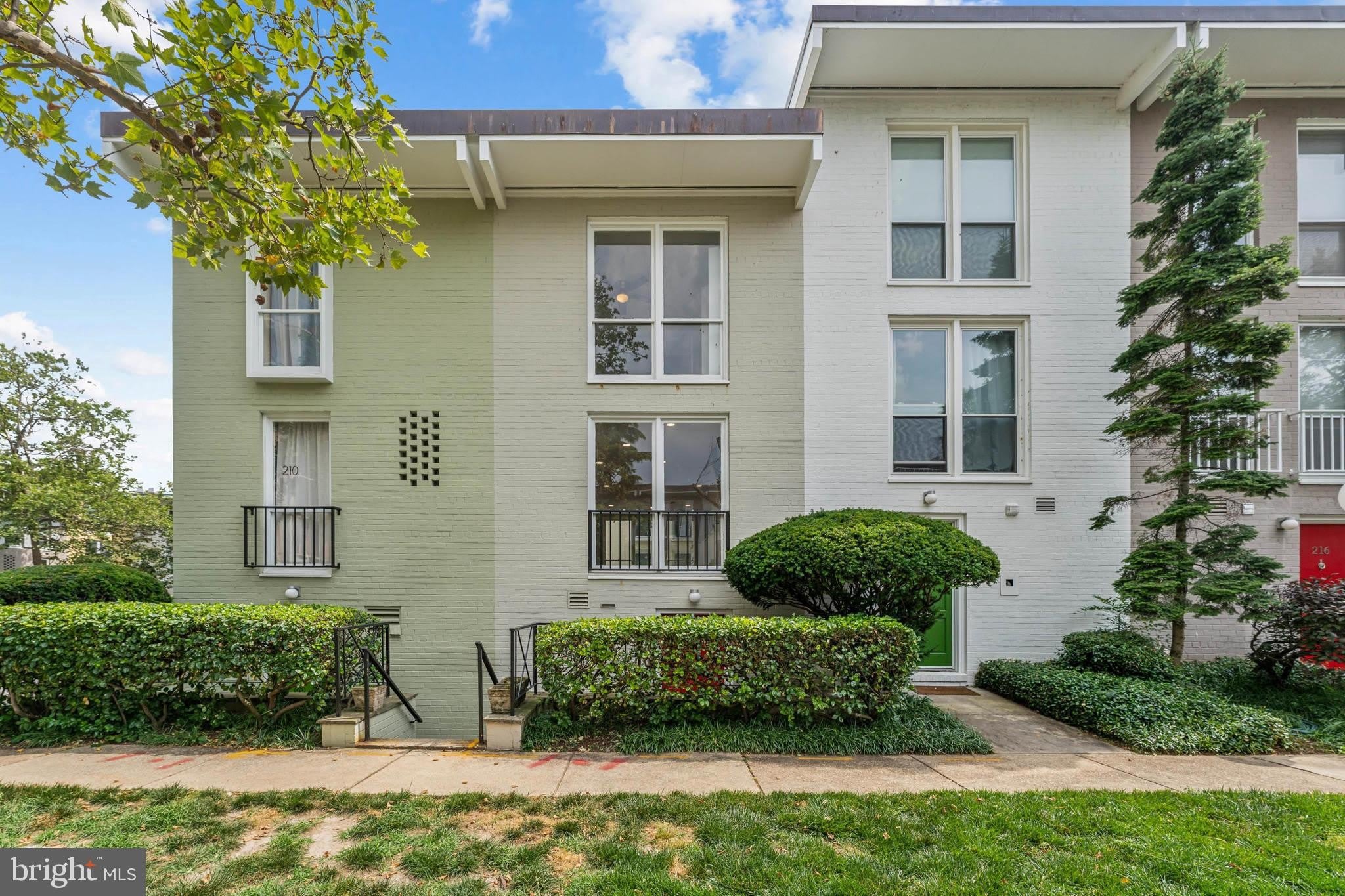 212 G Street SW – photo 1