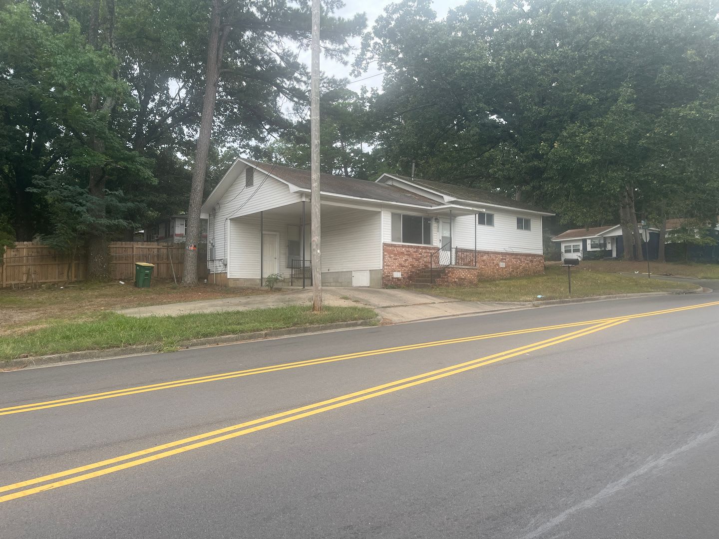 Nice Clean 3 Bedroom 1 Bath Home Off John Barrow Available Now – photo 1