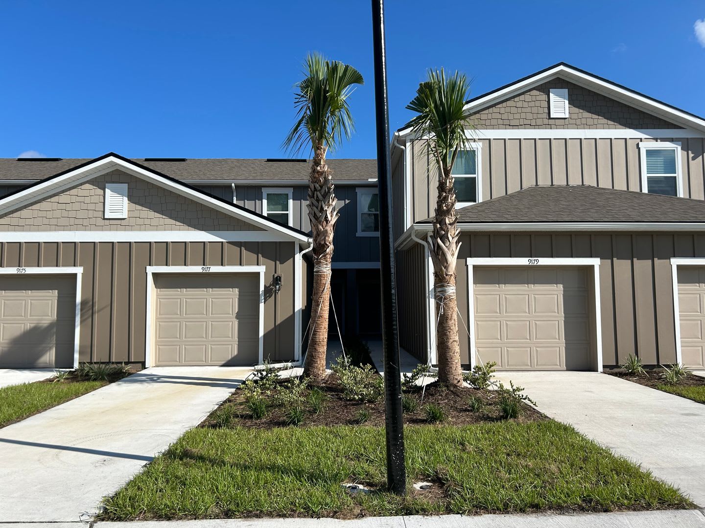 2/2.5 Townhome off Baymeadows! ALDEN LANDING – photo 1