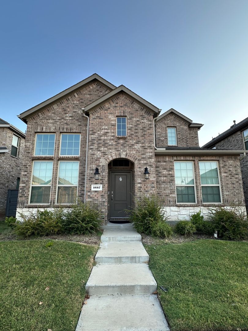 Charming 4BR House in Aubrey – photo 1