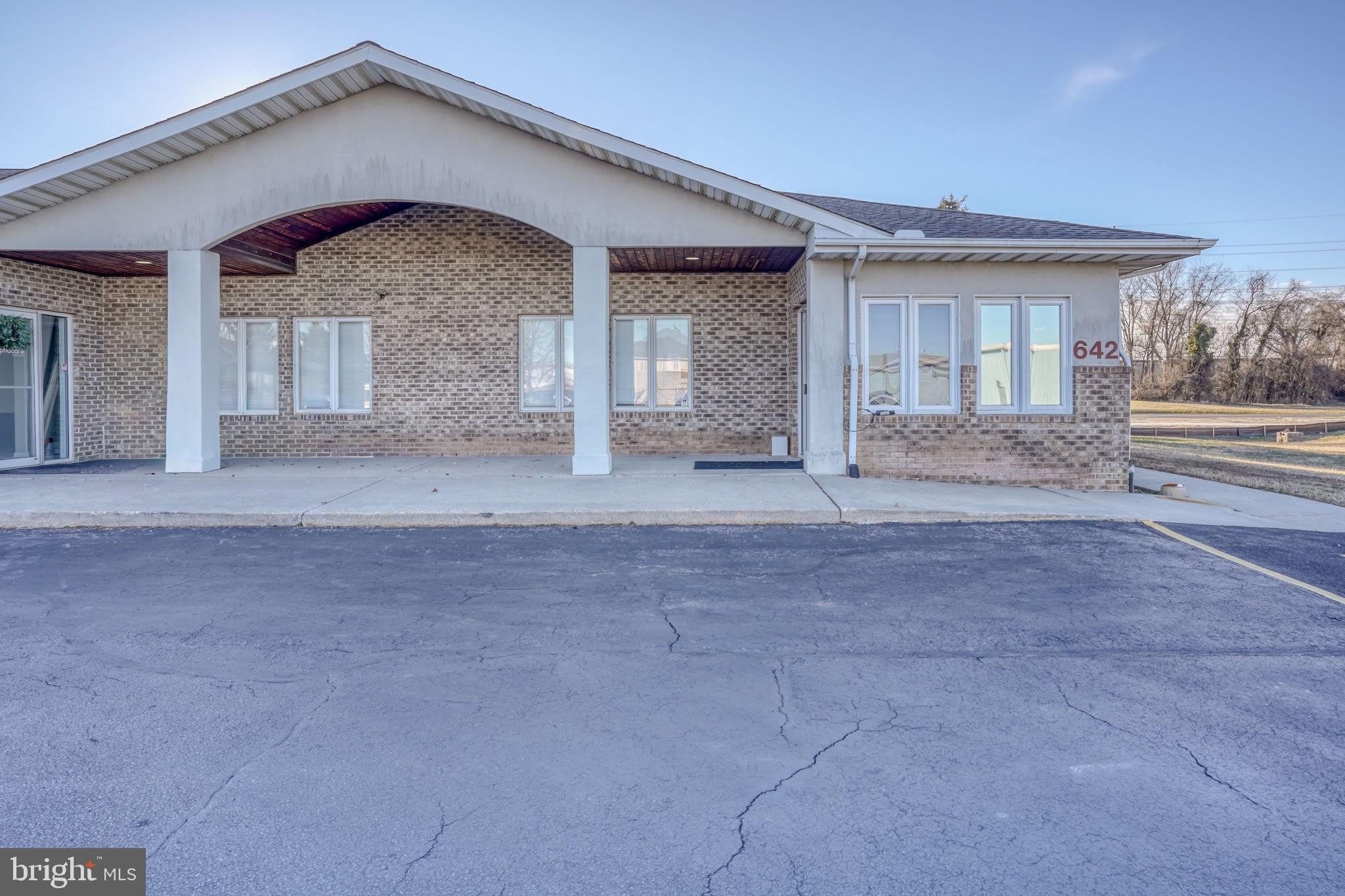 642 S QUEEN Street – photo 1