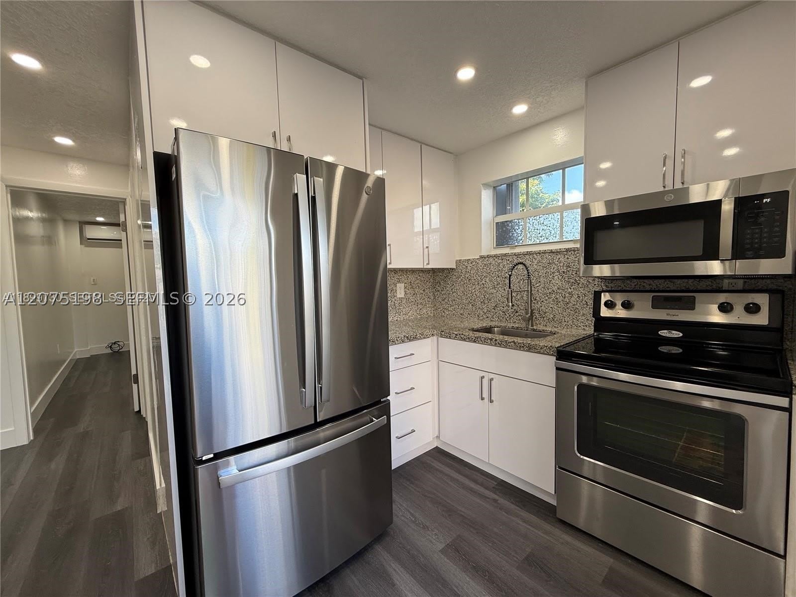 130 NW 32nd Ct – photo 1