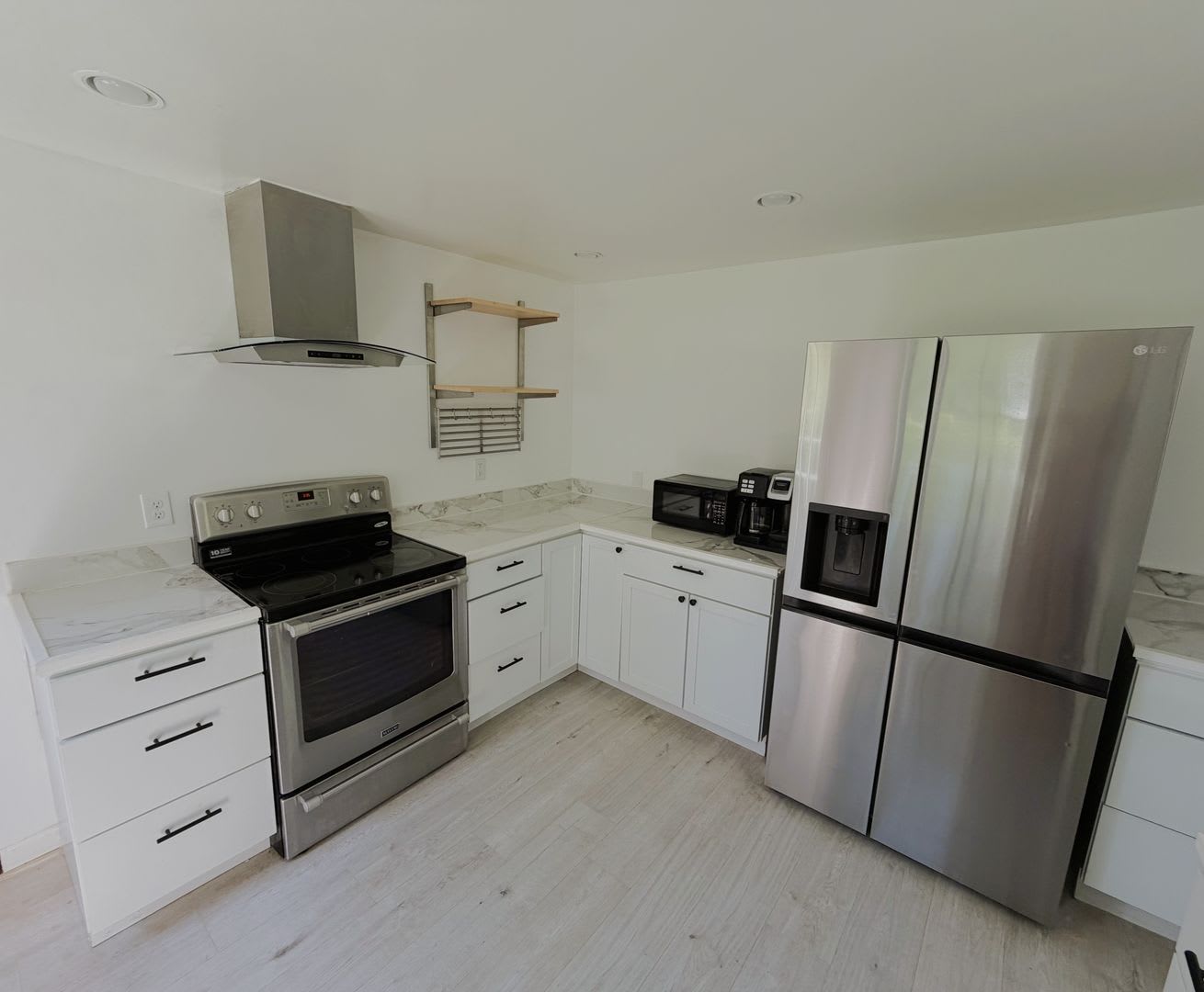 Beautifully Renovated Home with Dedicated Home Office in a Quiet Neighborhood – photo 1