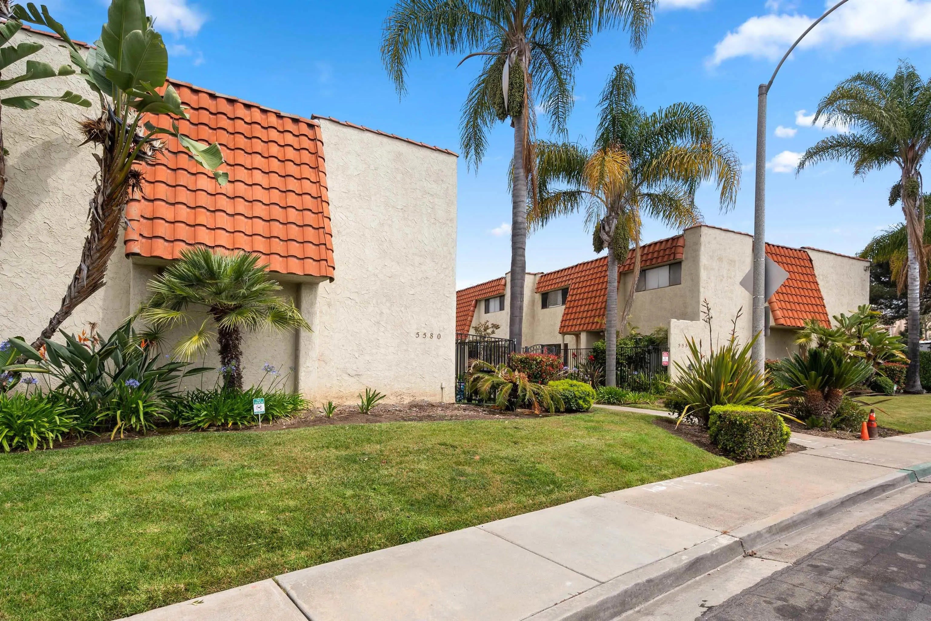 5580 Lake Park Way – photo 1