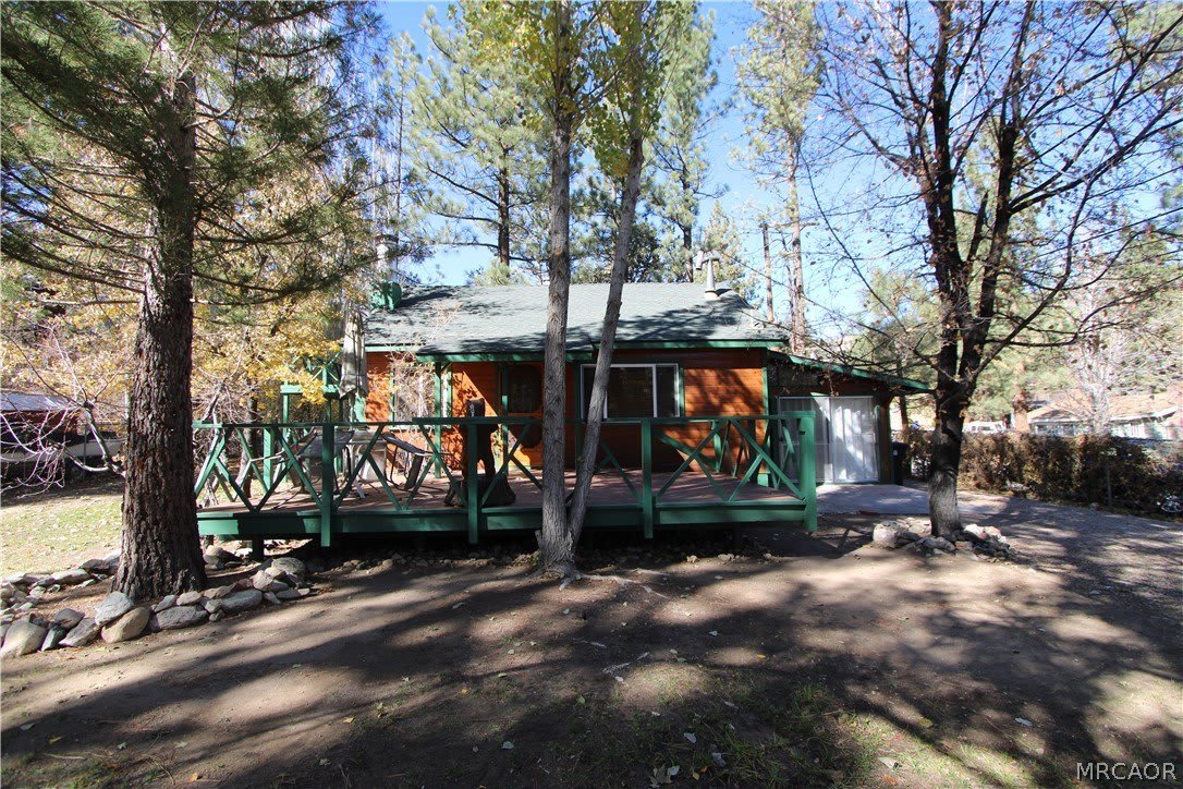 331 W North Shore Drive – photo 1 of 28