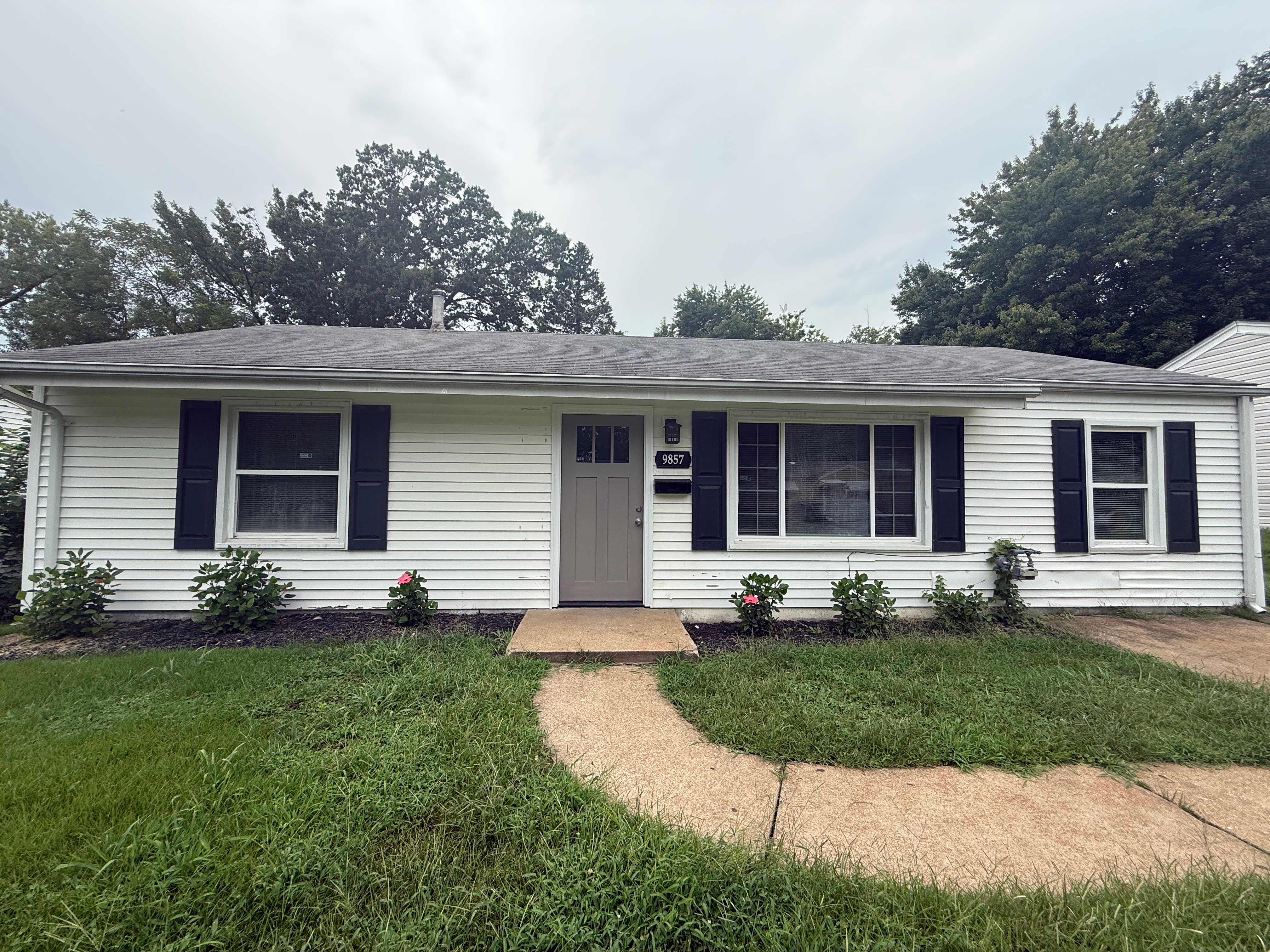 9857 Dennis Dr – photo 1 of 222