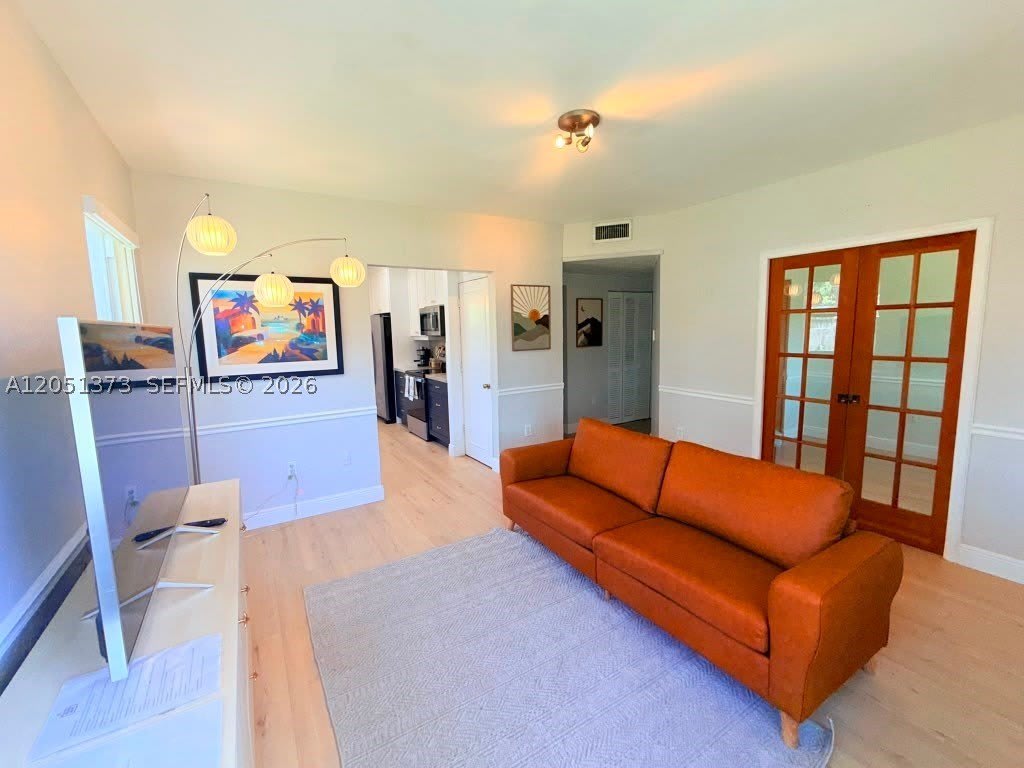 201 Flagler Dr – photo 1 of 18