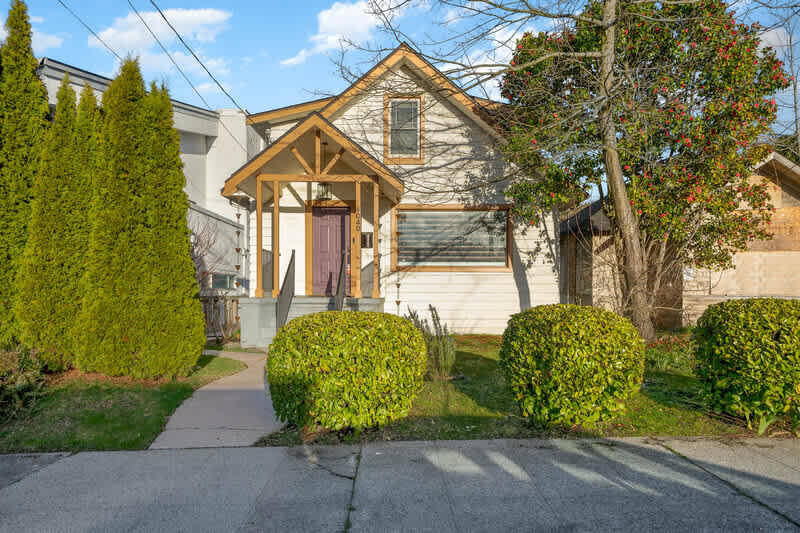 8040 16th Ave NE – photo 1