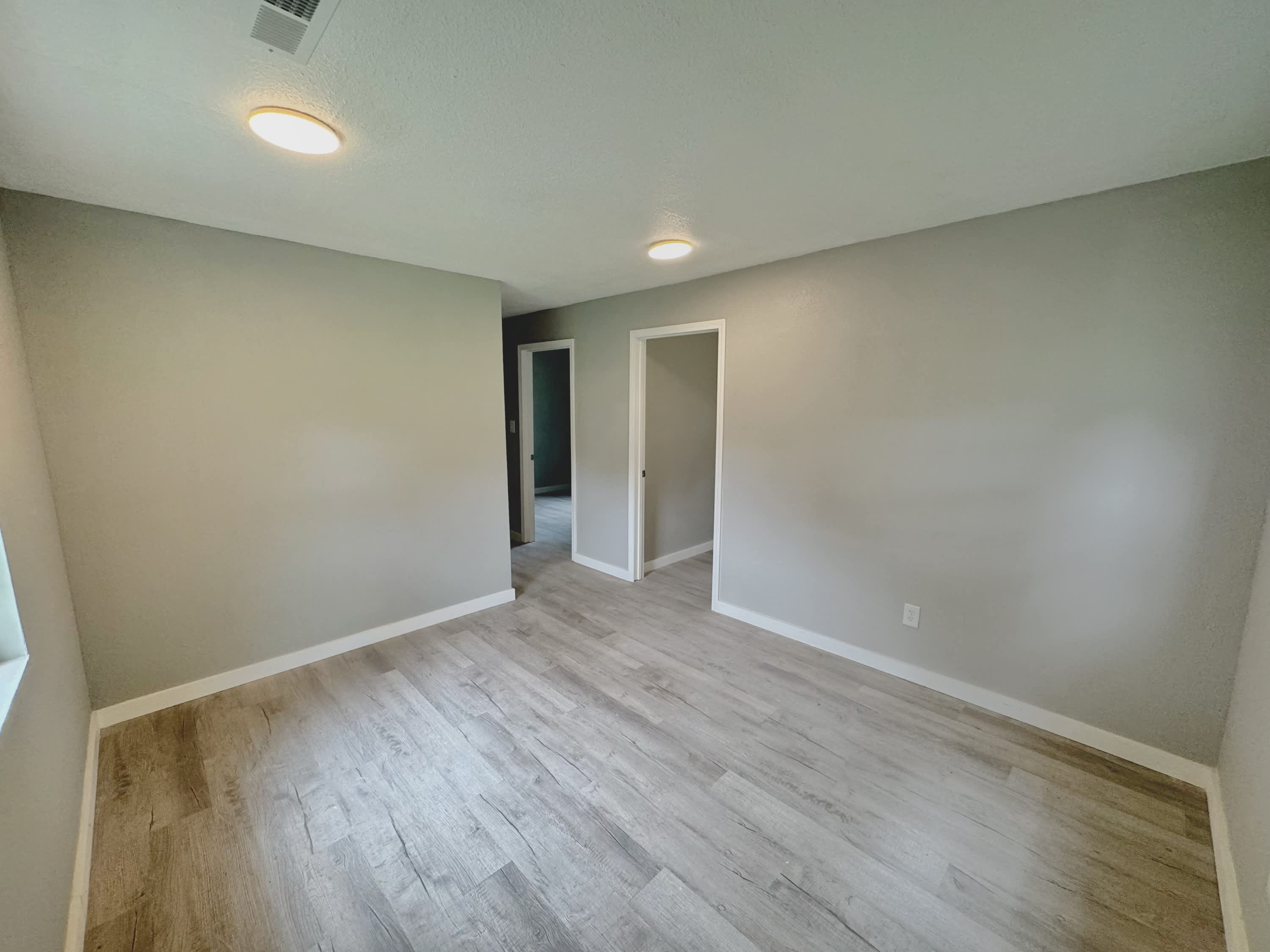 209 South Graham Street – photo 1 of 11