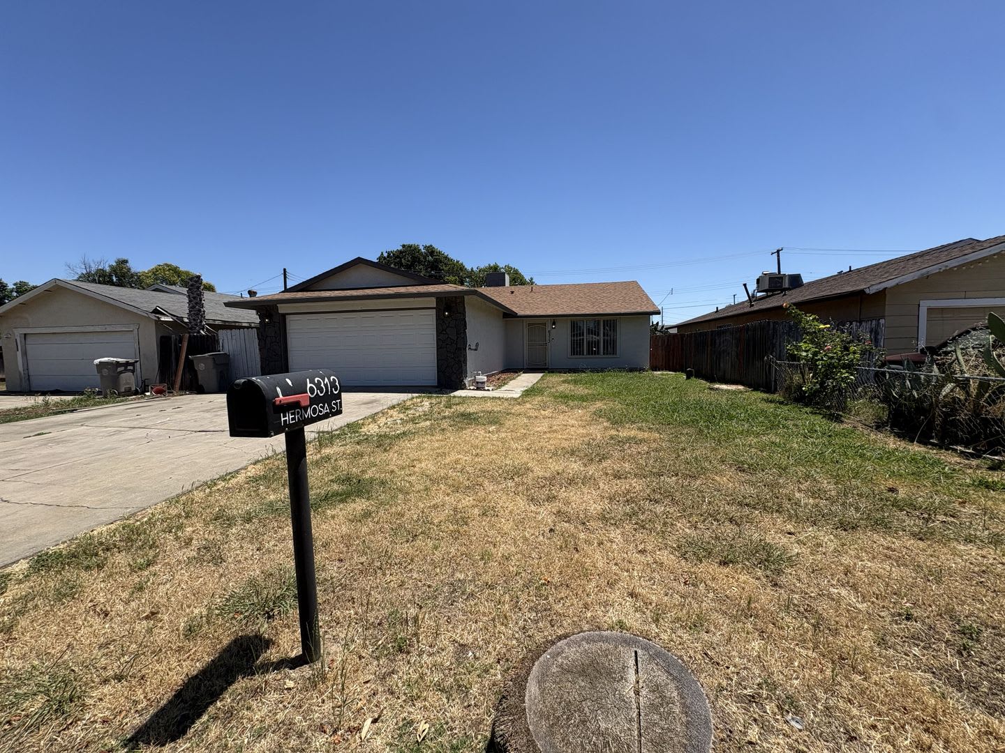 Large Living Area Rear Yard Has Rv Access – photo 1