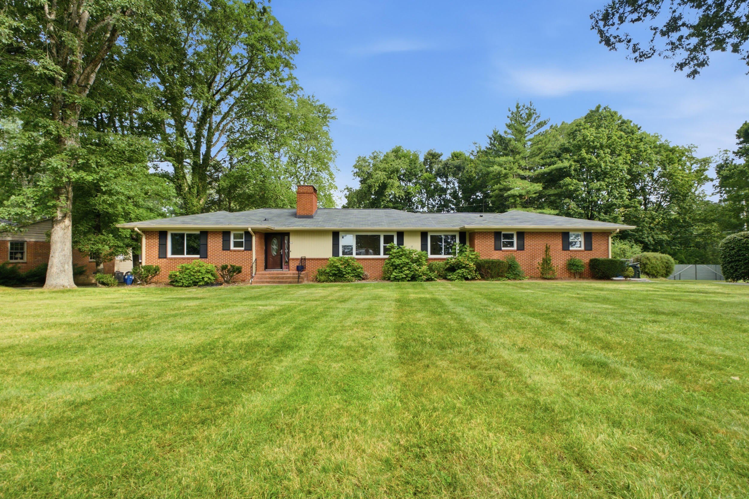 205 S Palisades Drive – photo 1 of 26