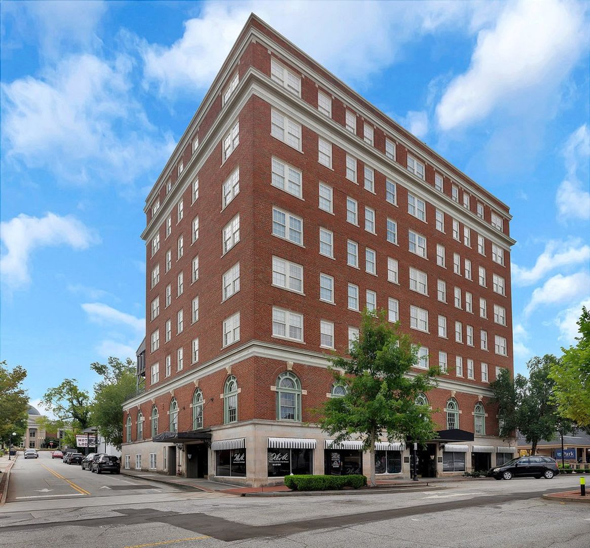 Calhoun Lofts Thunderbird Flats – photo 1 of 195