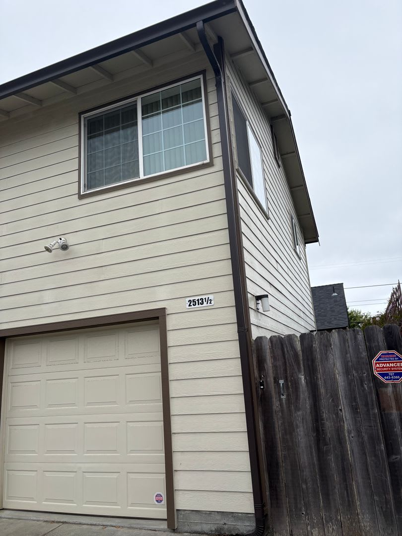 2 Bed 1 Bath Apartment – photo 1 of 11