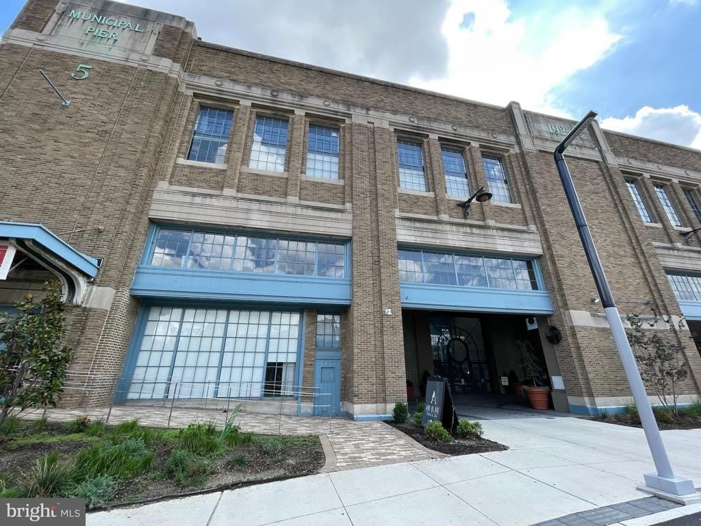 7 N COLUMBUS BOULEVARD – photo 1