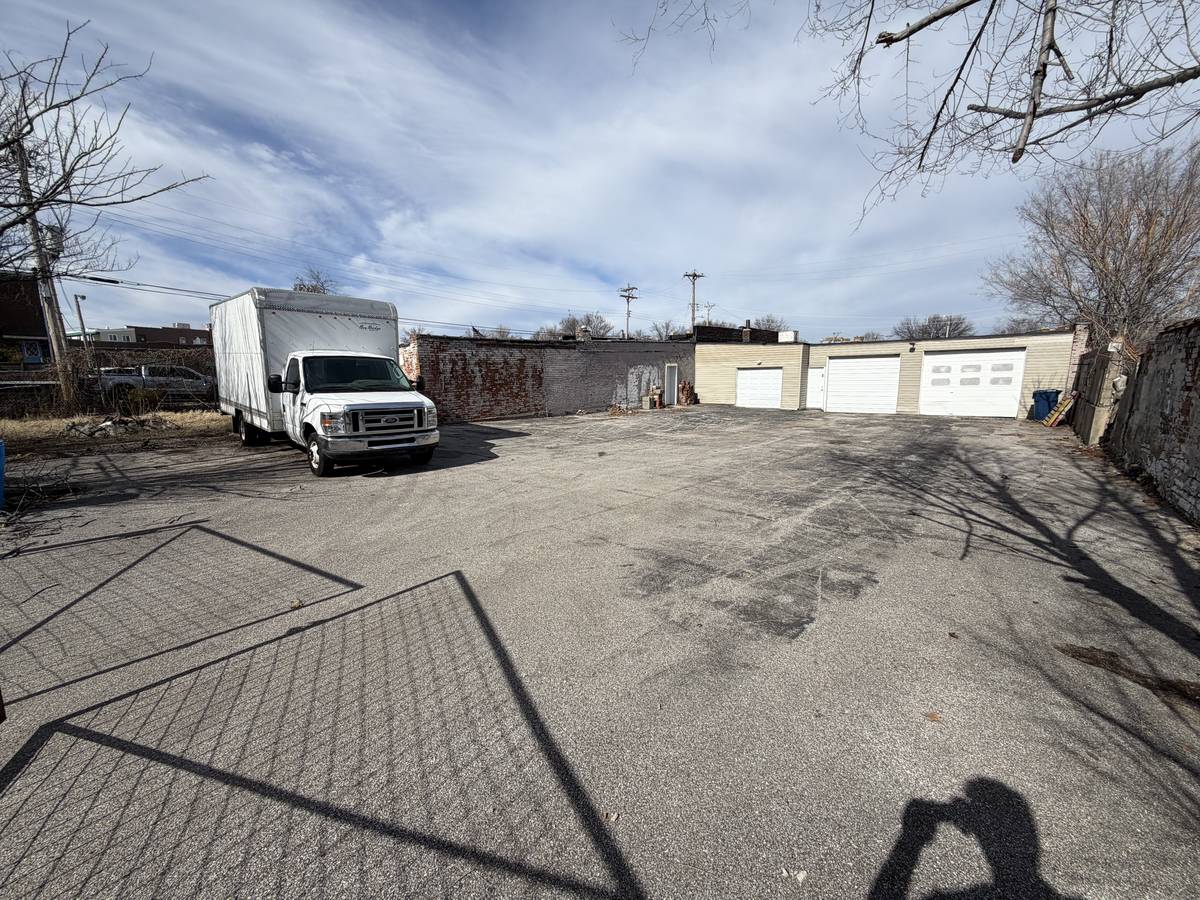 2019 Cushing Street – photo 1