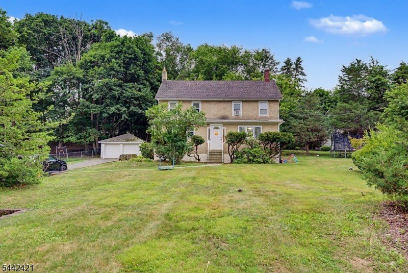 242 W Hanover Ave – photo 1 of 18