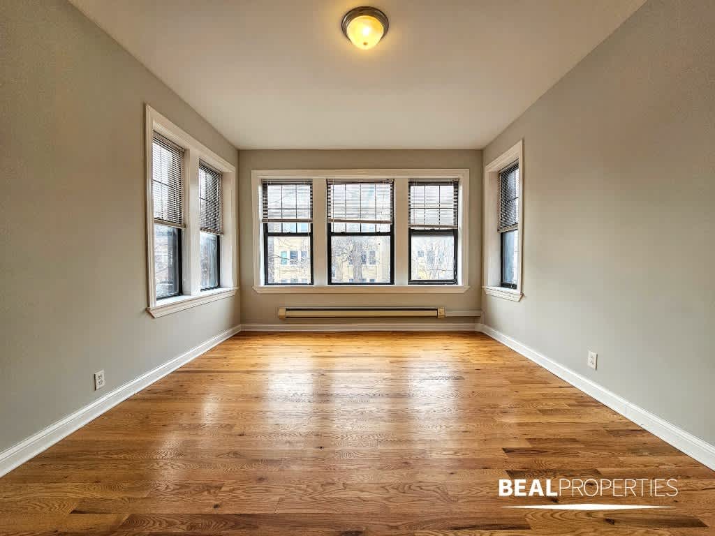 4419 N Wolcott Ave – photo 1
