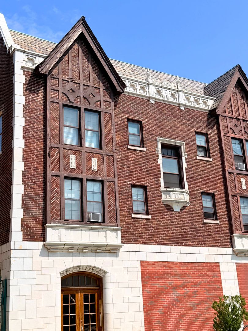 Edgewater Studio with Heat & Cooking Gas Included ~ No Security Deposit ~ Cat Friendly! – photo 1