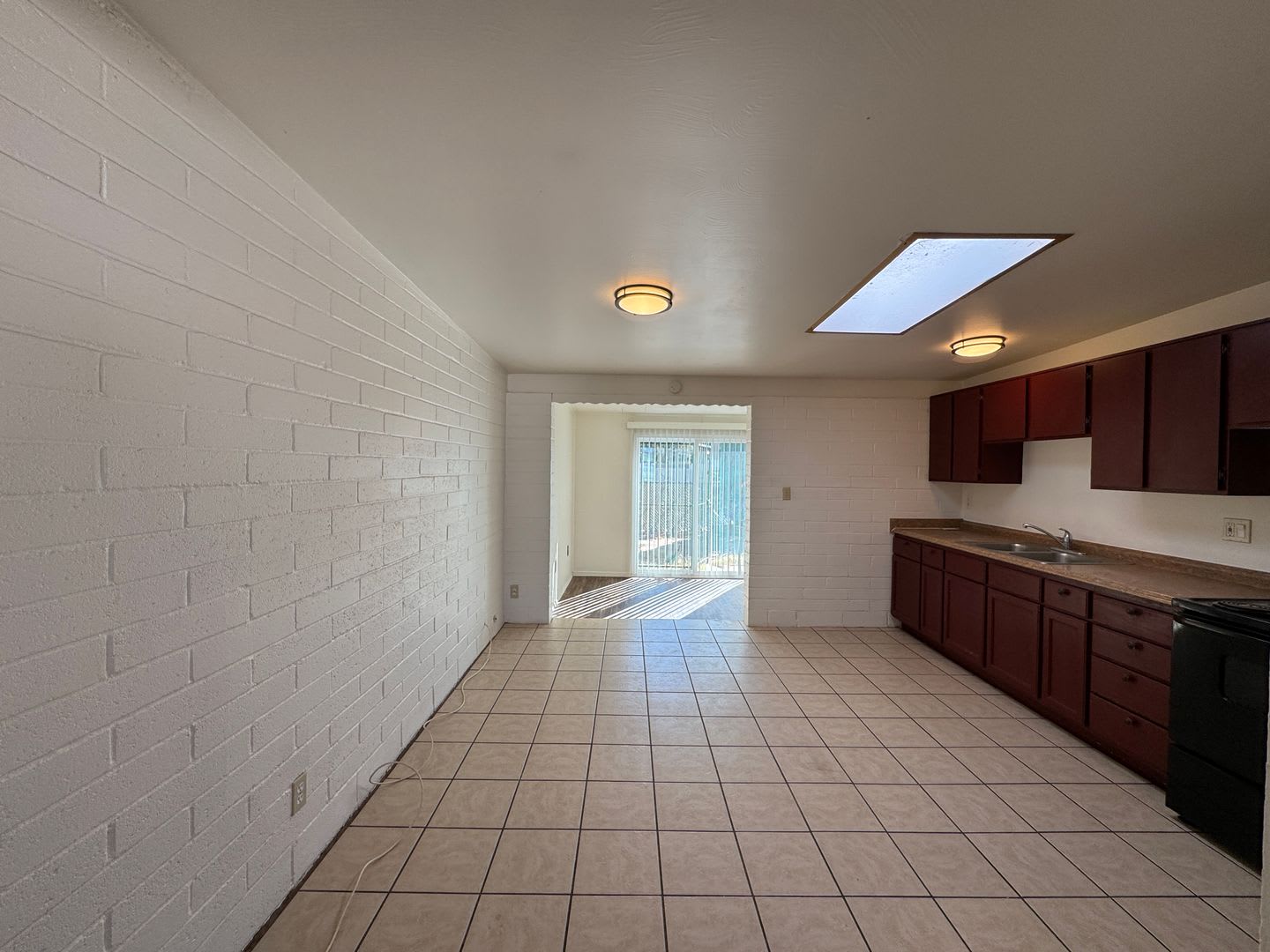 2Bdm 1 Bath, Washer/Dryer Hookups, Will no last long! – photo 1