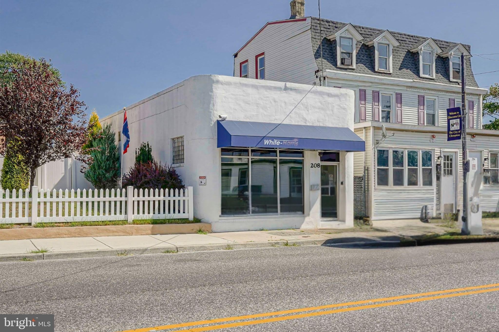 208 N Broadway – photo 1 of 33