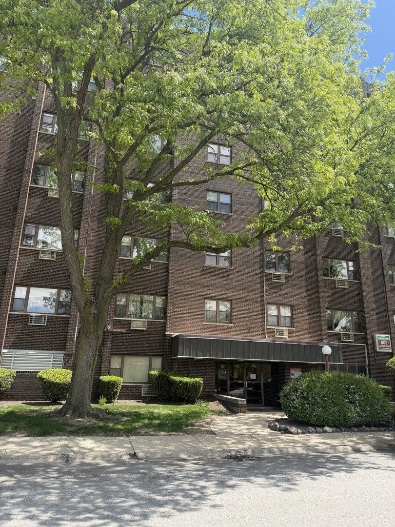 4600 N Cumberland Avenue – photo 1
