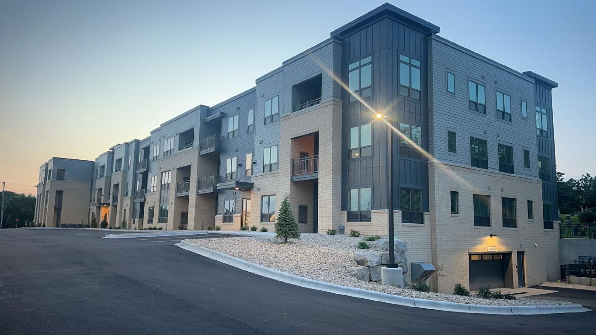 880 N Main – photo 1 of 19