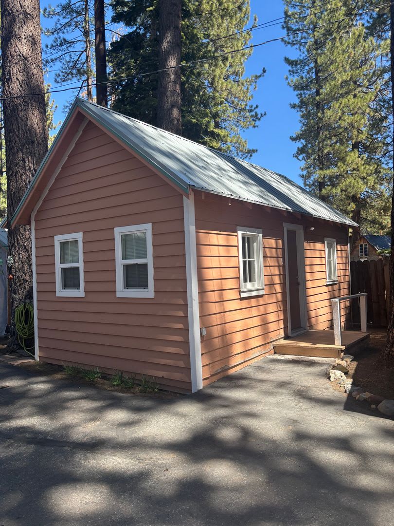 Studio unit close to beach – photo 1 of 9