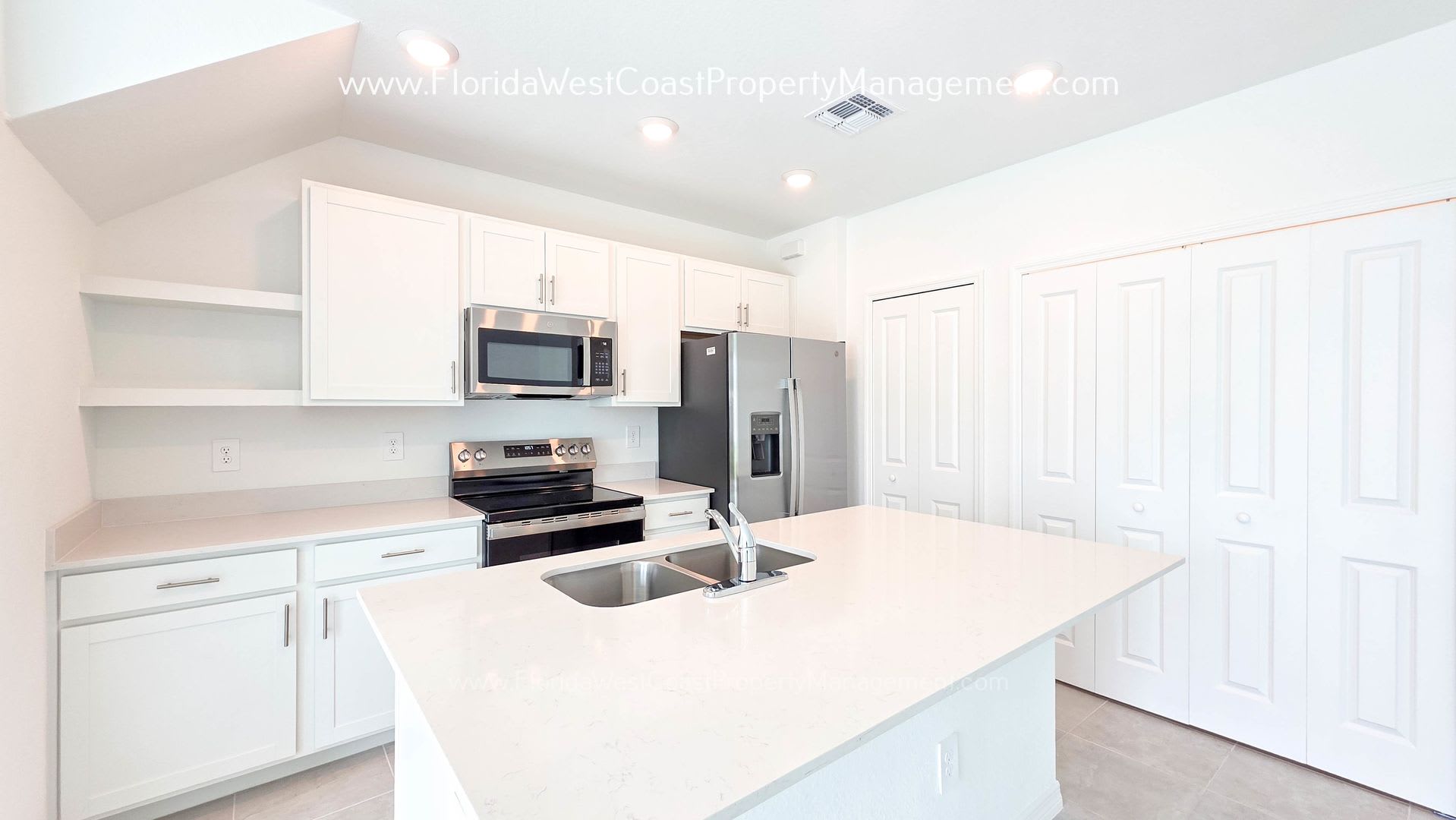 BRAND NEW TOWNHOME! AURORA at LAKEWOOD RANCH! MOVE IN READY! COMMUNITY POOL! – photo 1