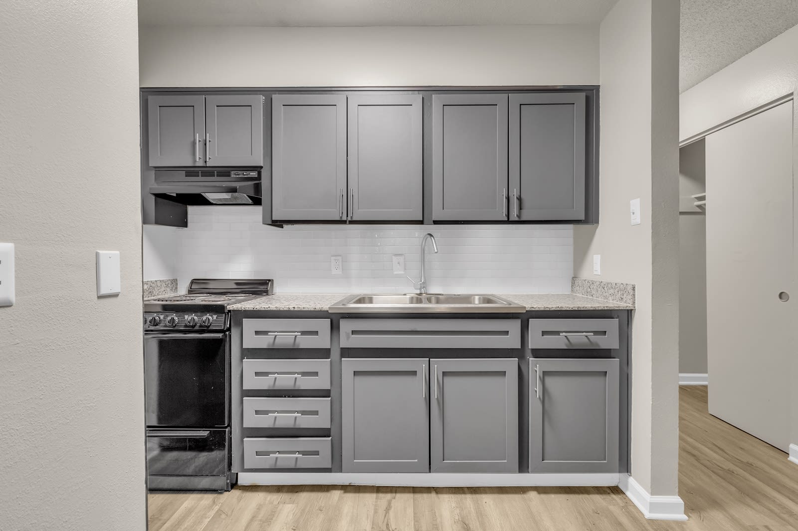 Prime Utsa Area Condo Rental Stylish 1Br Near La Cantera The Rim – photo 1