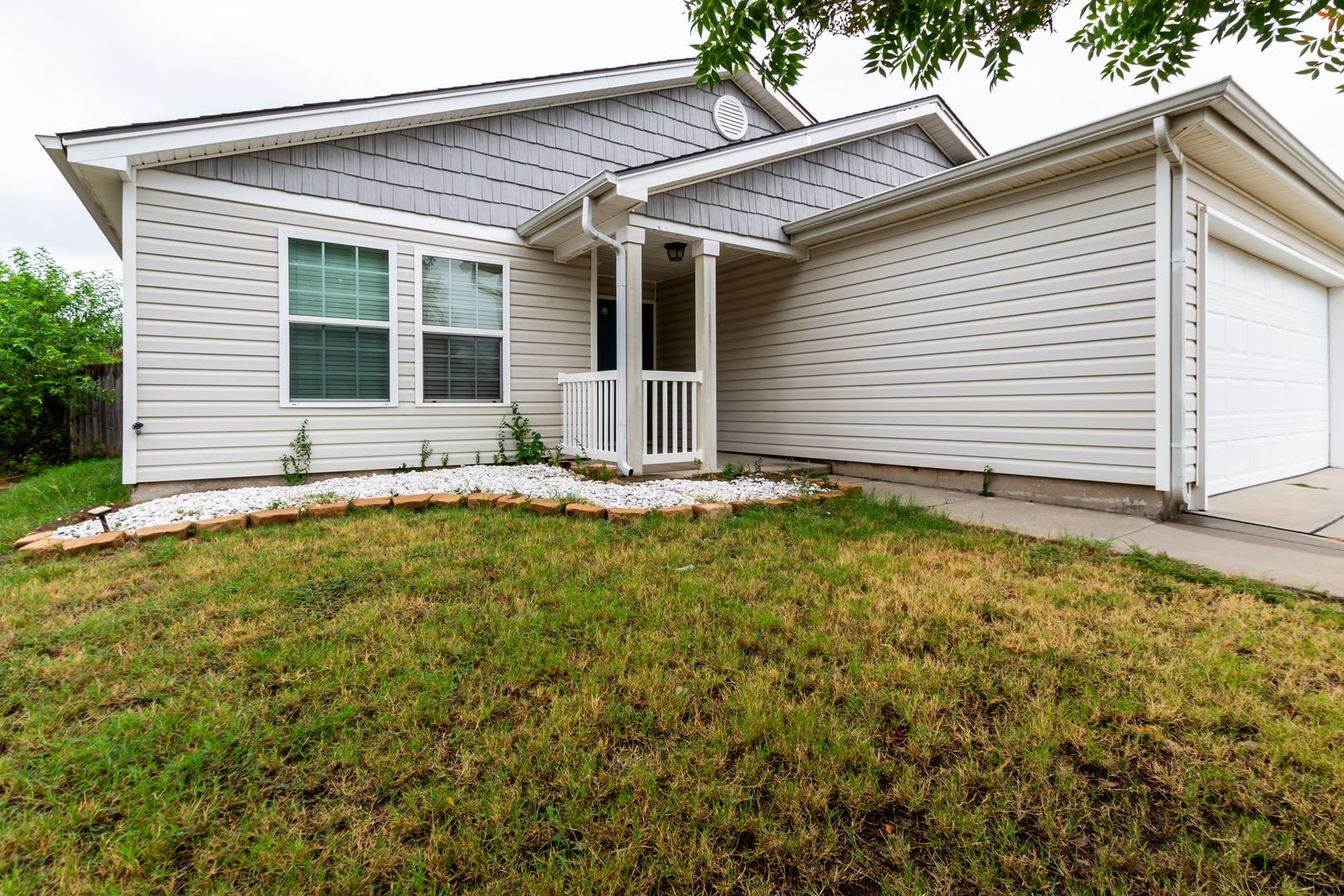 Beautiful 3 Bed 2 Bath Home in Moore School District! – photo 1
