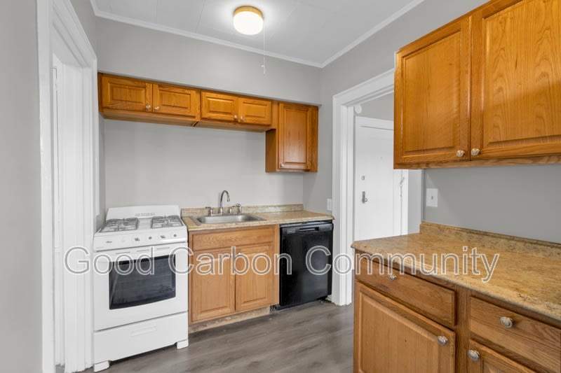 1016 Amherst St – photo 1