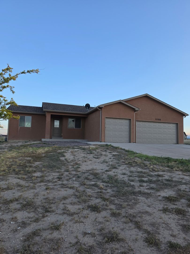 All Prospective Tenants Must Submit A 58 Non Refundable Application Fee Per Applicant Online And Be Pre Qualified Prior To Any Showings – photo 1