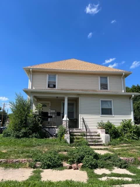 828 Avenue A – photo 1 of 10