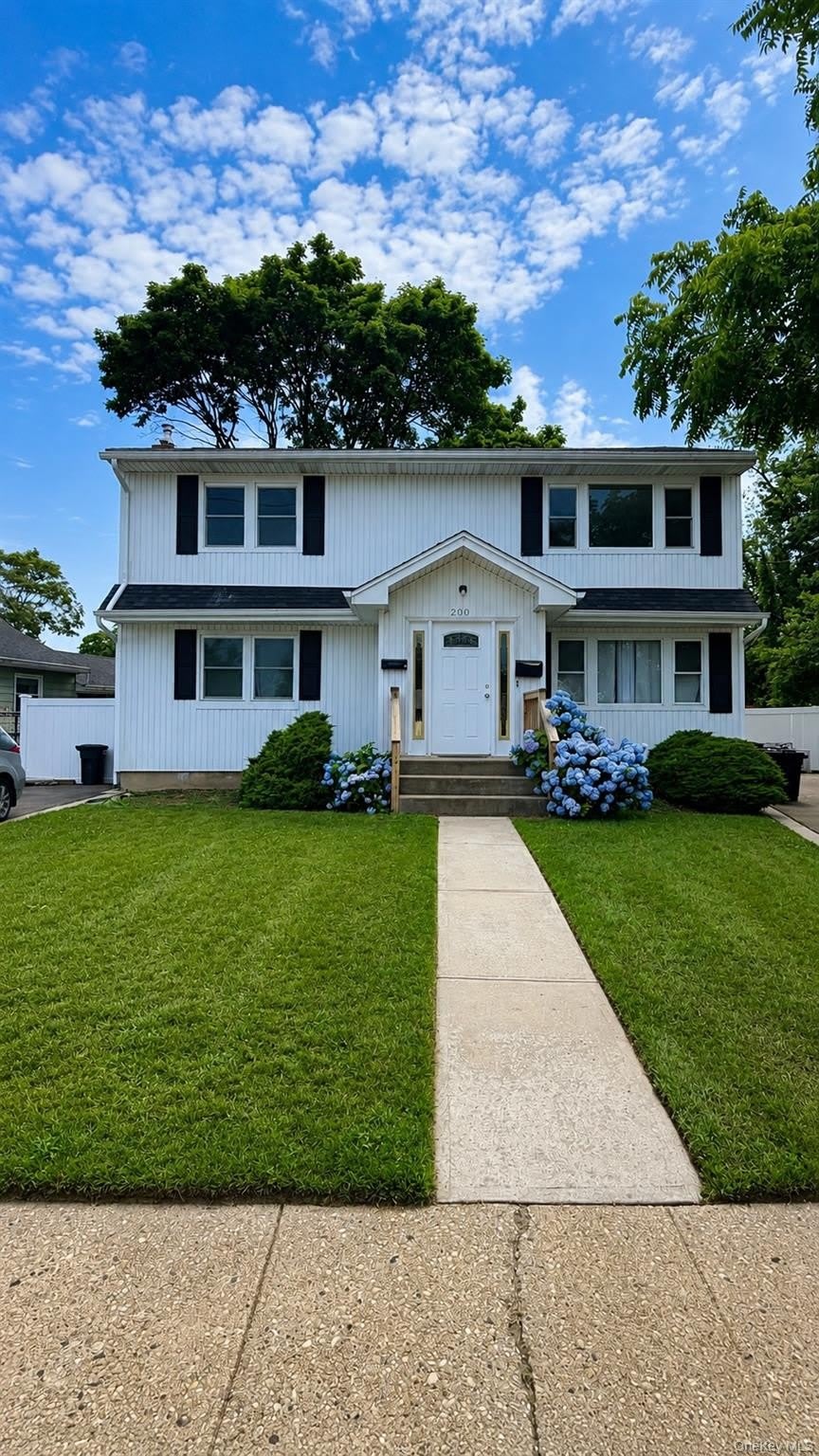 200 Hicksville Road – photo 1 of 5