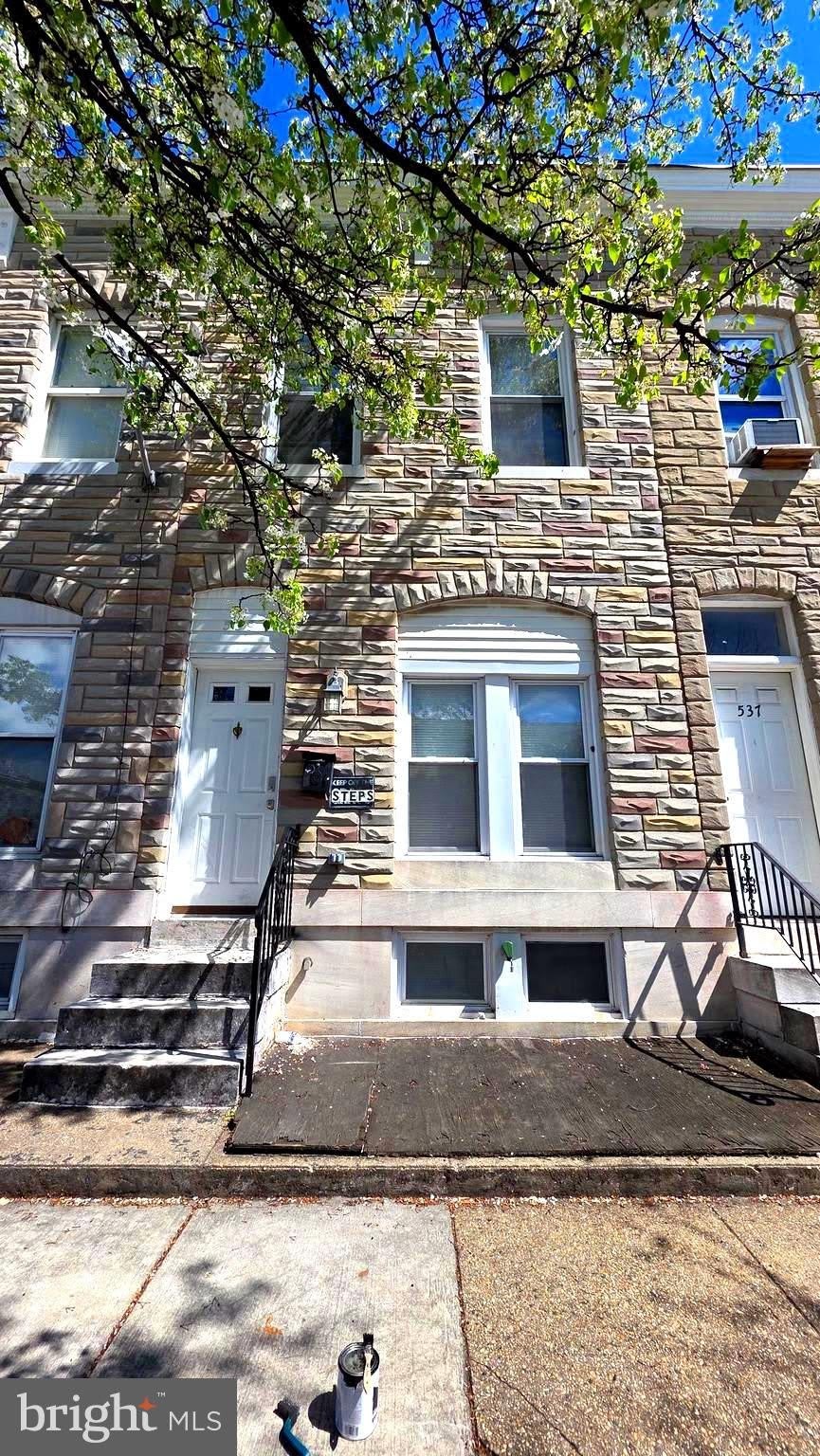 539 N LUZERNE Avenue – photo 1
